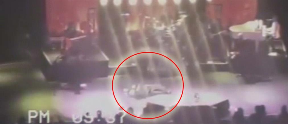 Βίντεο: Ο Meat Loaf καταρρέει στην σκηνή
