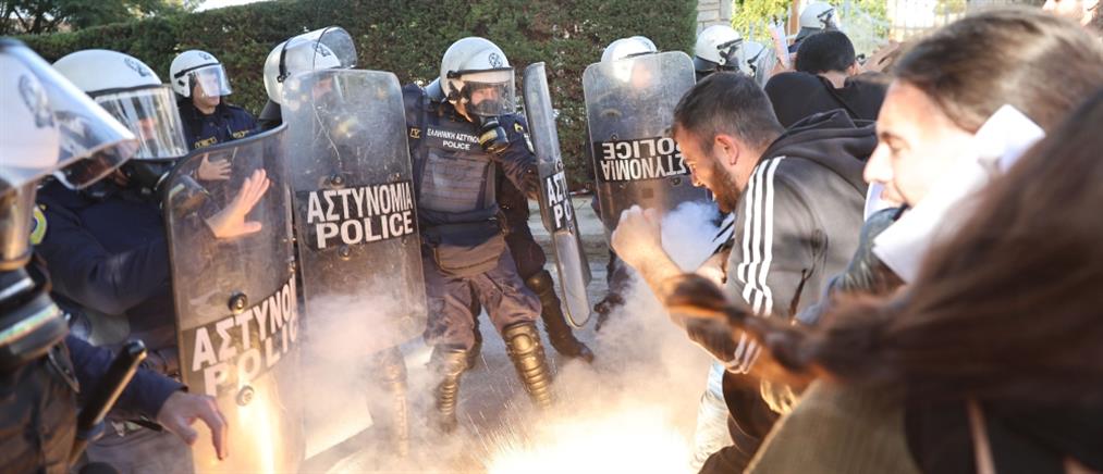 Καβούρι: Ένταση μεταξύ φοιτητών και αστυνομίας (εικόνες)