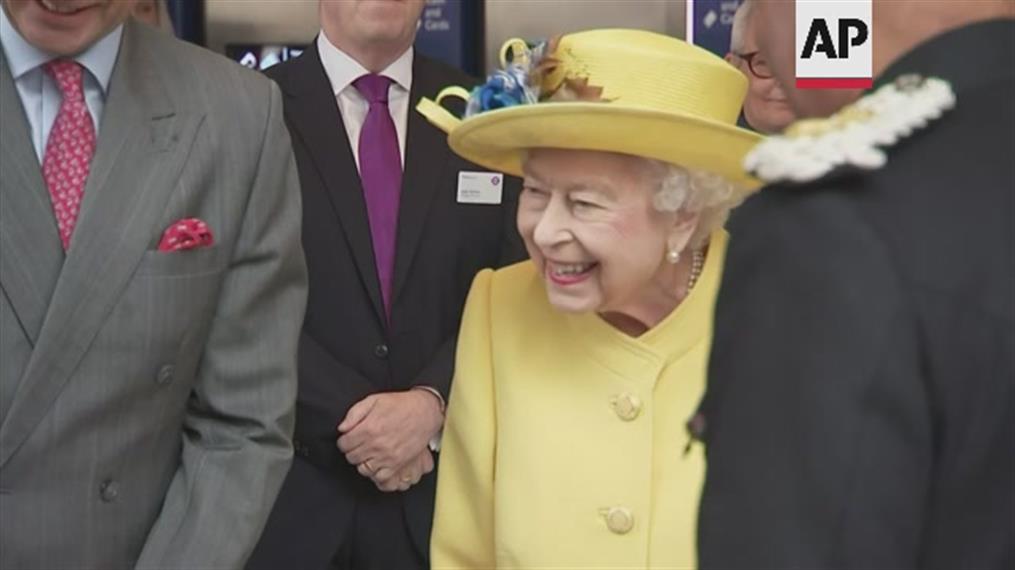 Ελισάβετ: Επίσκεψη έκπληξη της βασίλισσας στη γραμμή του μετρό
