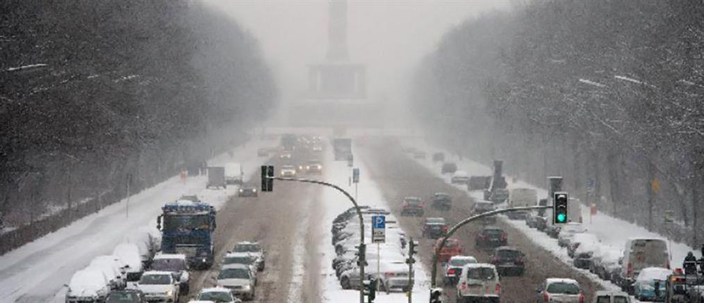 Κακοκαιρία στην Γερμανία: Χάος στις μεταφορές λόγω χιονιά