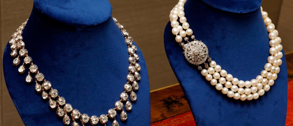 Τιμή - ρεκόρ σε δημοπρασία για κοσμήματα που φορούσε η Μαρία Αντουανέτα (βίντεο)