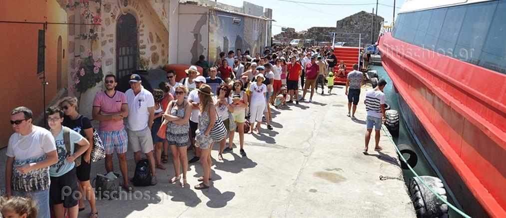 Χάος στην Χίο: Τούρκοι τουρίστες εγκλωβίστηκαν στο λιμάνι! (βίντεο)