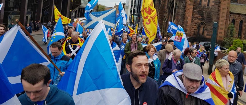 Ογκώδης πορεία Σκωτσέζων για την ανεξαρτησία τους (φωτο)
