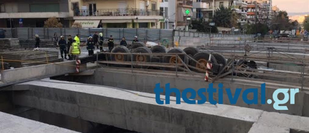 Επιχείρηση απεγκλωβισμού χειριστή γερανού στο ΜΕΤΡΟ Θεσσαλονίκης
