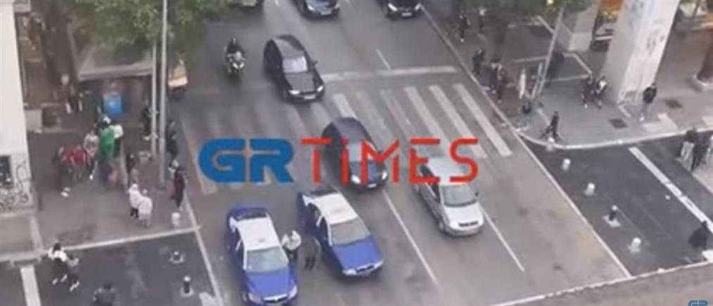 Θεσσαλονίκη: Πεζός έδειρε ταξιτζή (βίντεο)