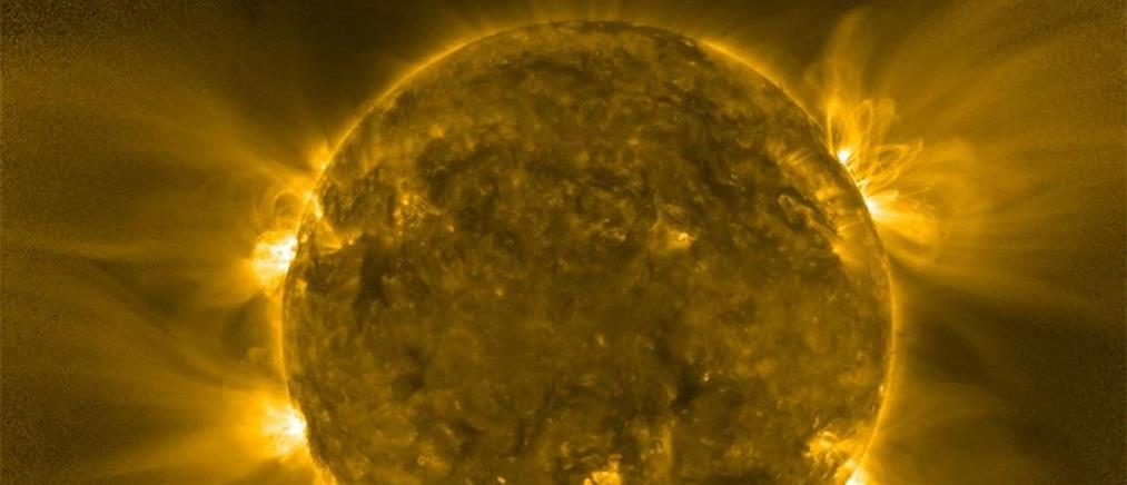 Solar Orbiter: Κοντινές φωτογραφίες του Ήλιου αποκαλύπτουν τον “ηλιακό σκαντζόχοιρο” (βίντεο)