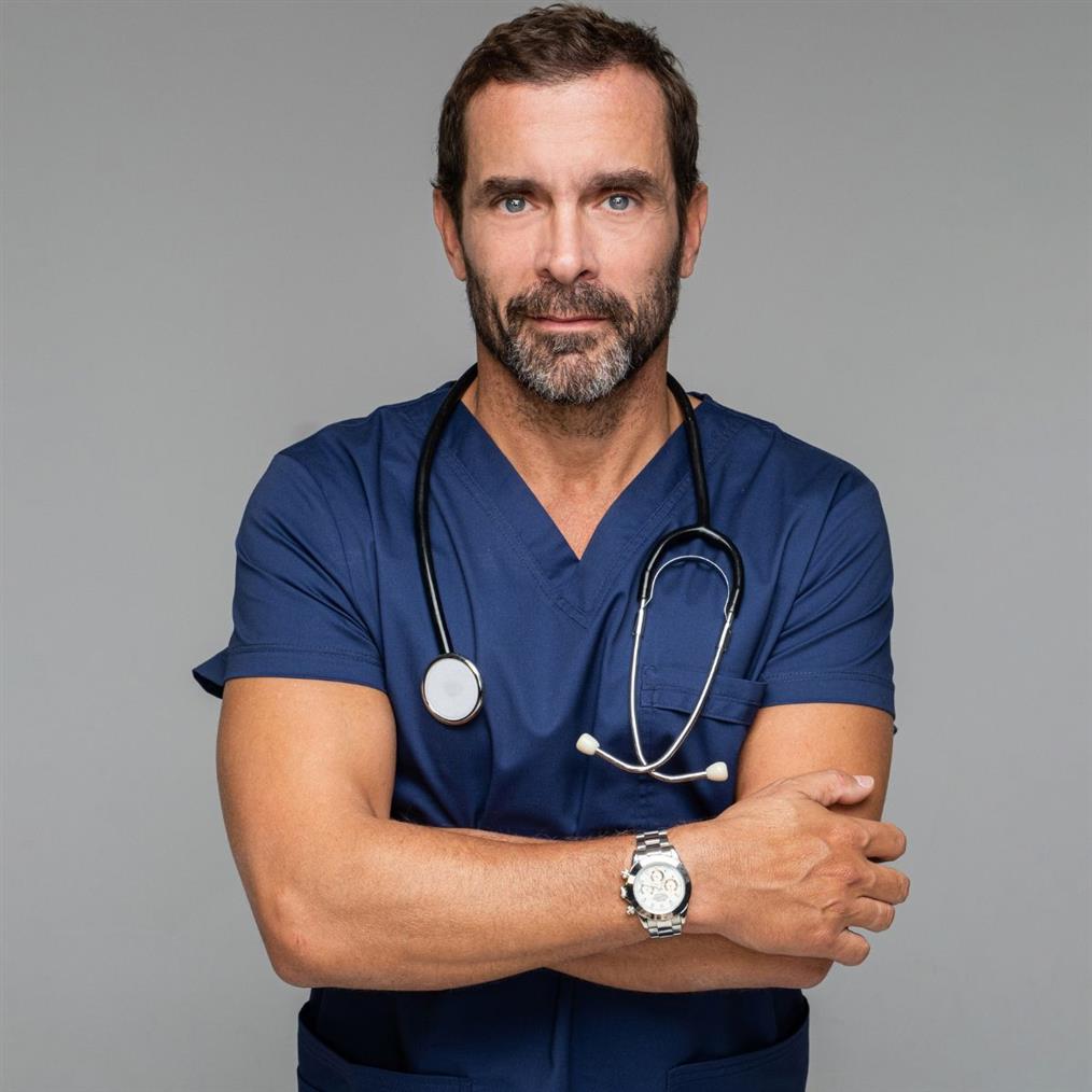 Ο Γιατρός: Ο Κωνσταντίνος Μαρκουλάκης ξεκίνησε τα γυρίσματα για τον δεύτερο κύκλο της σειράς - Η φωτογραφία που δημοσίευσε