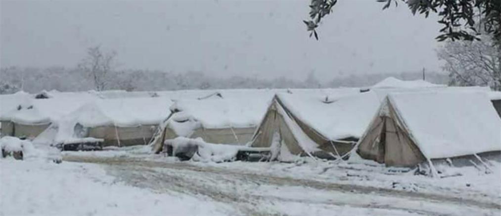 Στο έλεος του χιονιά οι πρόσφυγες στην Πέτρα Ολύμπου (φωτο)