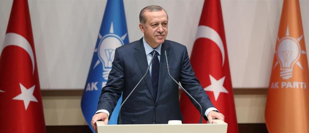 Ο Ερντογάν επιστρέφει στην ηγεσία του AKP