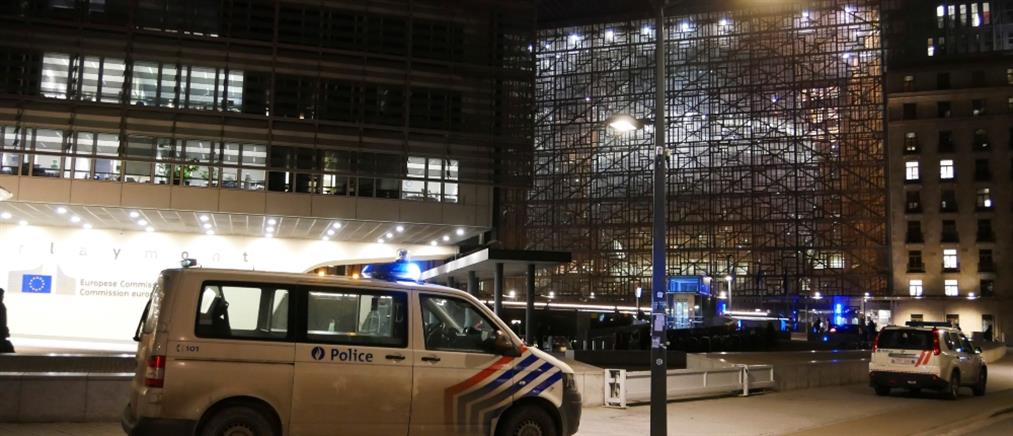 Βρυξέλλες: Επίθεση έξω από το κτήριο της Ευρωπαϊκής Επιτροπής (εικόνες)