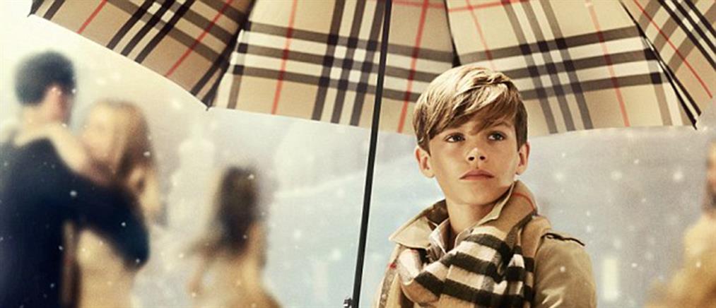 Ο 12χρονος γιος του Μπέκαμ πρωταγωνιστεί σε διαφήμιση της Burberry