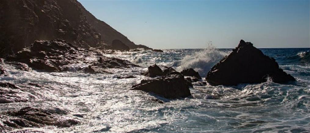 Κρήτη: Νεαρός έπεσε σε βράχια από ύψος 10 μέτρων