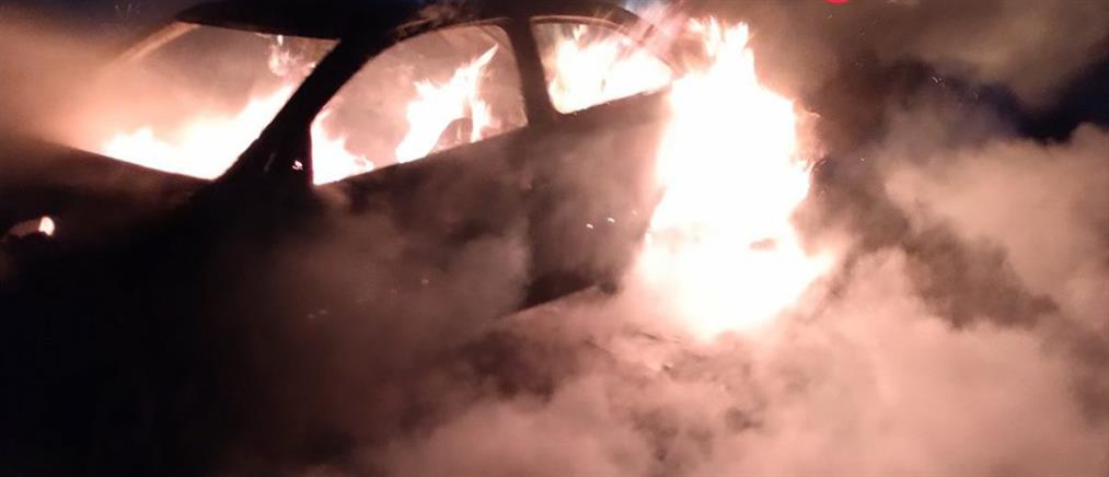 Ζευγολατιό: Αυτοκίνητο τυλίχτηκε στις φλόγες εν κινήσει (φωτογραφίες)