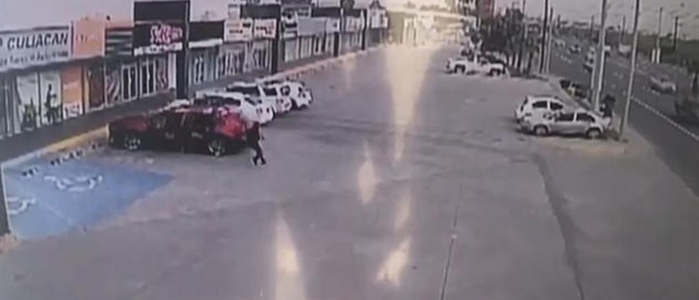 Γάζωσαν με εκατοντάδες σφαίρες αστυνομικό που συνέλαβε τον υιό Ελ Τσάπο (βίντεο)