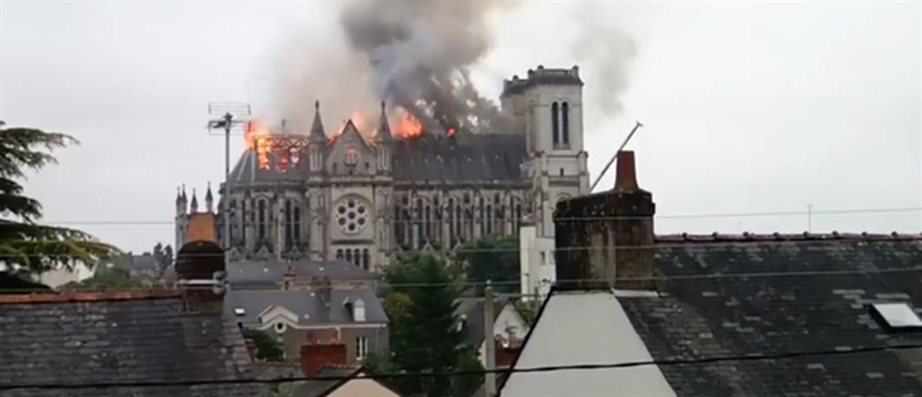 Στις φλόγες ιστορικός ναός στη Ναντ της Γαλλίας