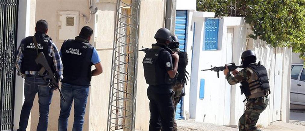 Τρομοκράτες κρατούν ομήρους γυναικόπαιδα στην Τυνησία