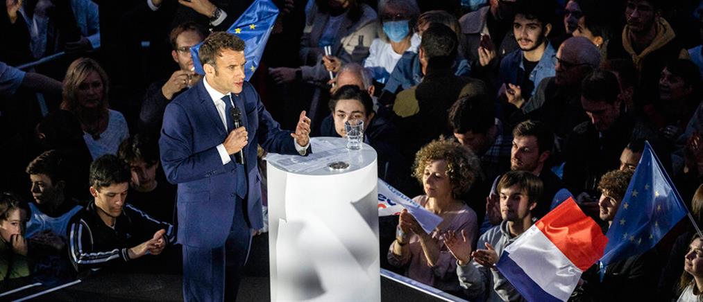 Προεδρικές εκλογές Γαλλία: Ο Μακρόν ξαναβάζει “φωτιές” με σέξι εμφάνιση