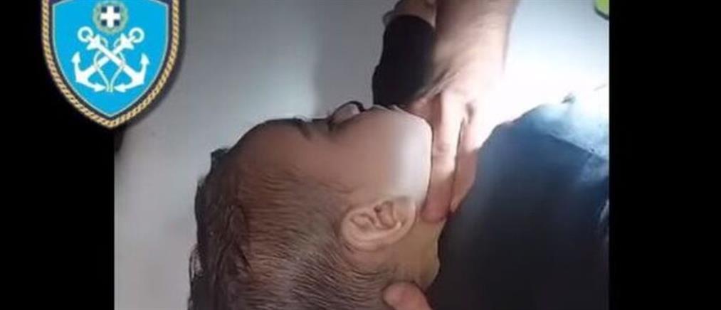 Μεταναστευτικό: Διάσωση μωρού με ΚΑΡΠΑ από λιμενικούς - 4 παιδιά πνίγηκαν την Δευτέρα (βίντεο)