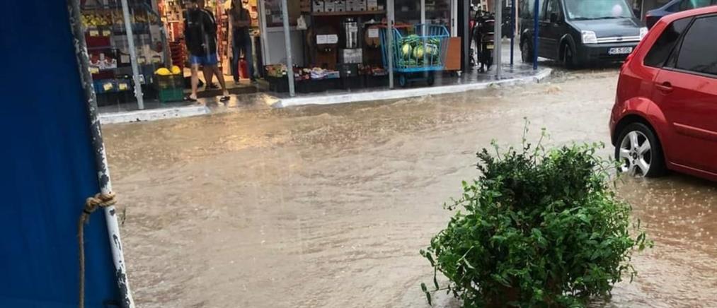 Κακοκαιρία - Χαλκιδική: πλημμύρισαν σπίτια και δρόμοι (εικόνες)