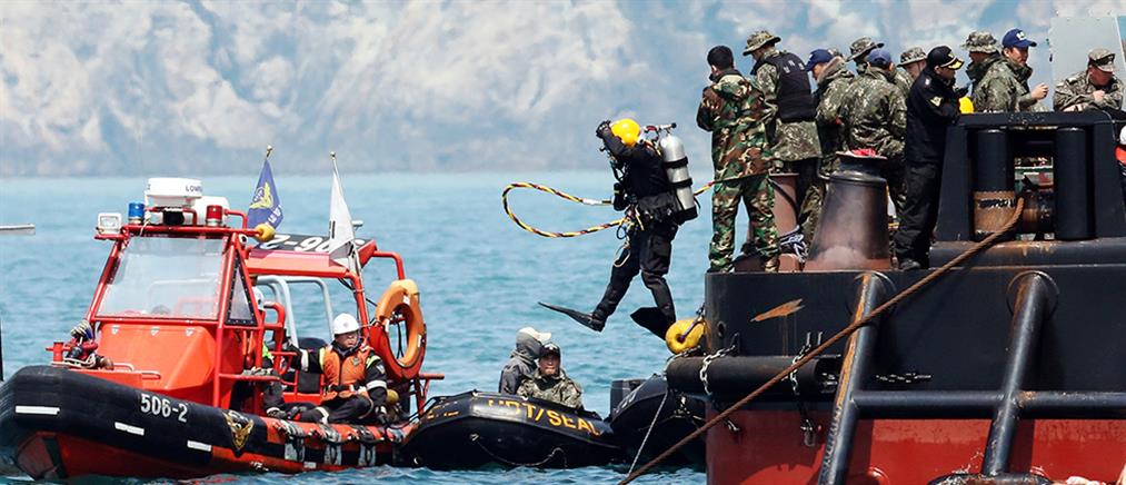 Νότια Κορέα: Νεκρός και δεύτερος δύτης στις έρευνες για το ναυάγιο 
