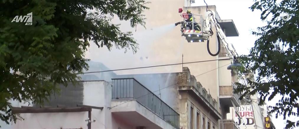 Κεραμεικός: Φωτιά σε κτήριο (βίντεο)