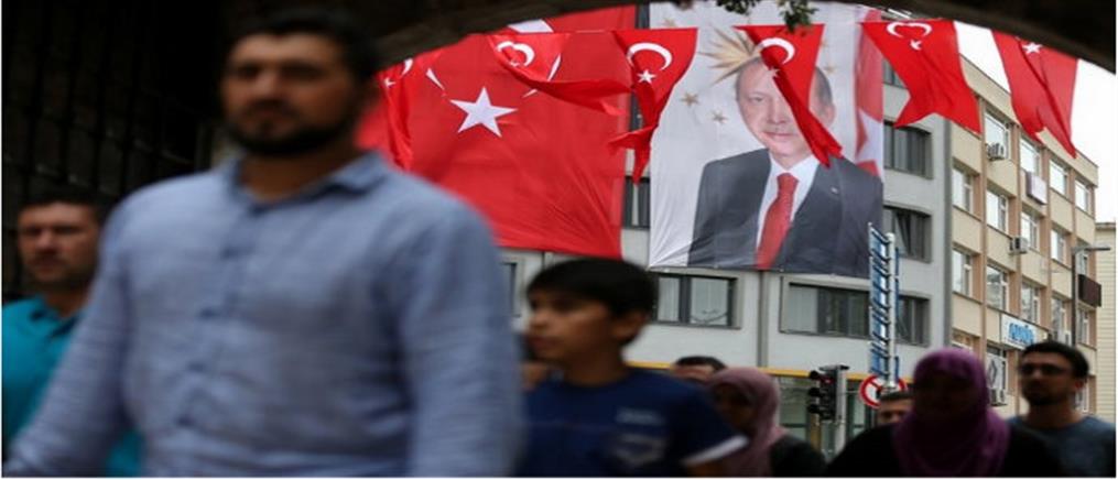 Προκαλεί τη Δύση ο Ερντογαν έναν χρόνο μετά το αποτυχημένο πραξικόπημα