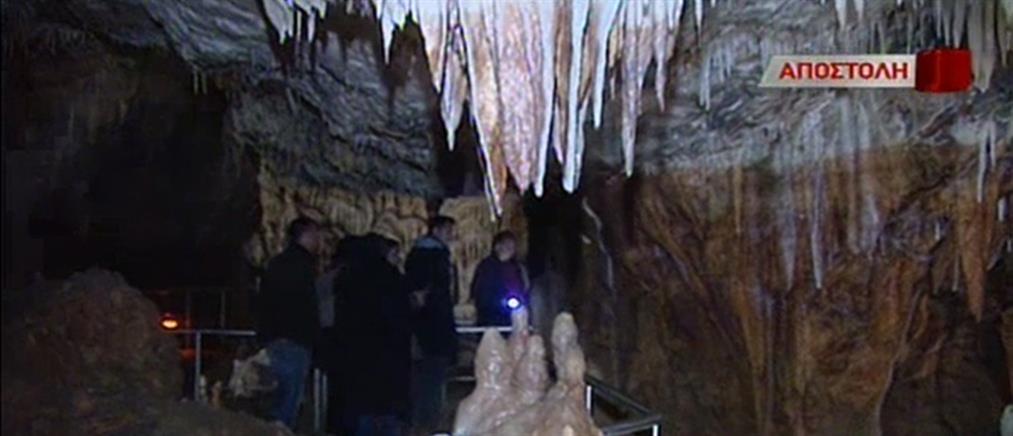 “Μαγεύει” το σπήλαιο στην Κάψια Αρκαδίας (βίντεο)