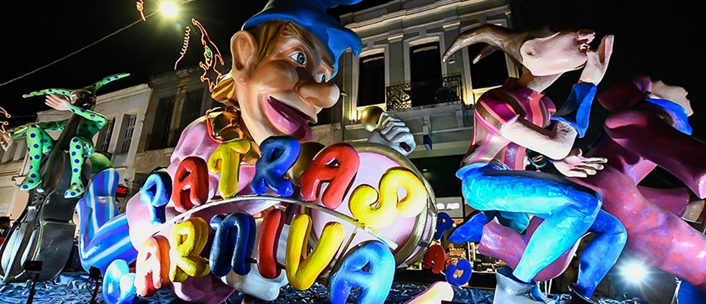 Πατρινό Καρναβάλι 2023: Φαντασμαγορική η νυχτερινή παρέλαση των αρμάτων (εικόνες)