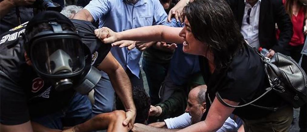 Κωνσταντινούπολη: ωμή βία και πλαστικές σφαίρες κατά των “Μητέρων του Σαββάτου”