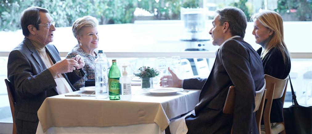 Ο Πρωθυπουργός και η σύζυγός του γευμάτισαν με το ζεύγος Αναστασιάδη (εικόνες)