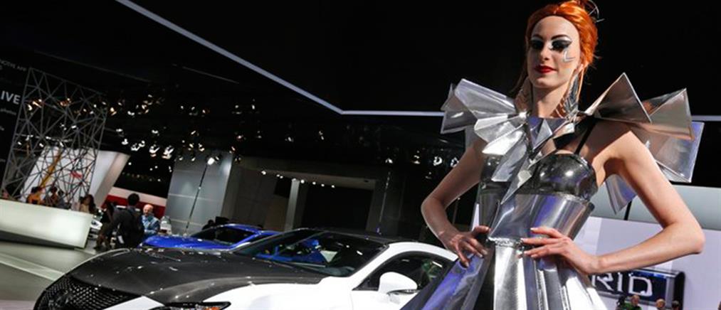 100 νέα μοντέλα παρουσιάζονται στο σαλόνι αυτοκινήτου στο Παρίσι