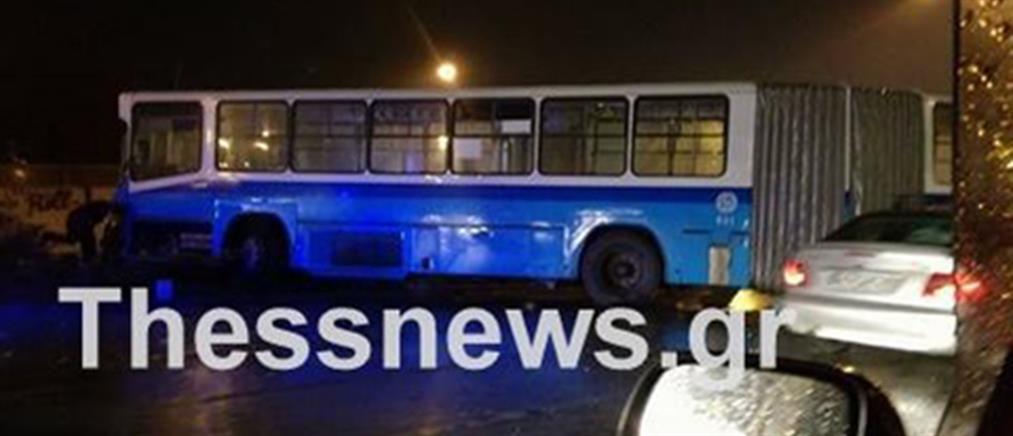 Λεωφορείο του ΟΑΣΘ προσέκρουσε σε μπάρες