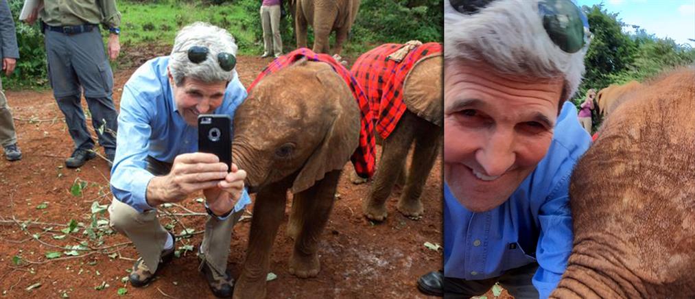 Η selfie του Τζον Κέρι με ένα μικρό ελεφαντάκι