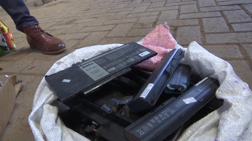 Δάσκαλος στην Κένυα χρησιμοποιεί μπαταρίες απο παλιά laptops για τη λειτουργία ηλεκτρικών ποδηλάτων