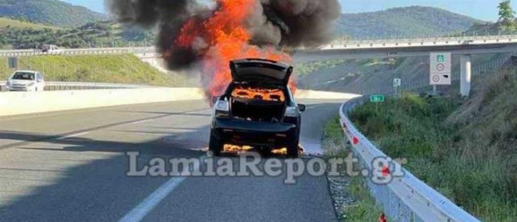 Καρδίτσα: φωτιά σε αυτοκίνητο με τρεις δημάρχους (εικόνες)