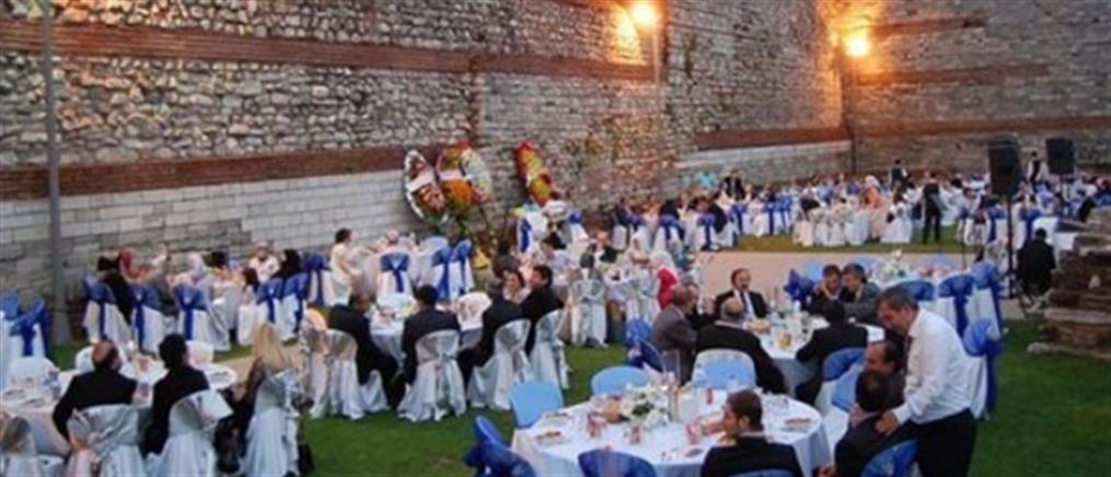 Διοργανώνουν γαμήλιες δεξιώσεις στα βυζαντινά τείχη της Κωνσταντινούπολης (φωτογραφίες)