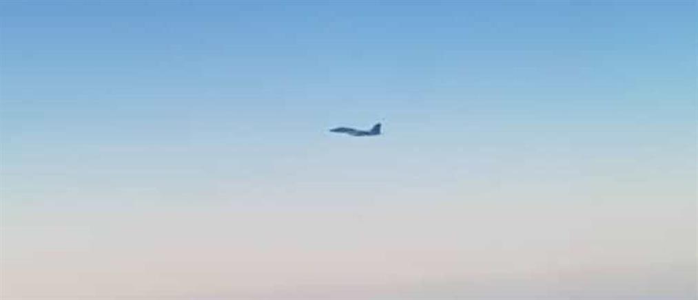 Μαχητικό αεροσκάφος παρενόχλησε επιβατική πτήση - Τραυματίστηκαν επιβάτες (βίντεο)
