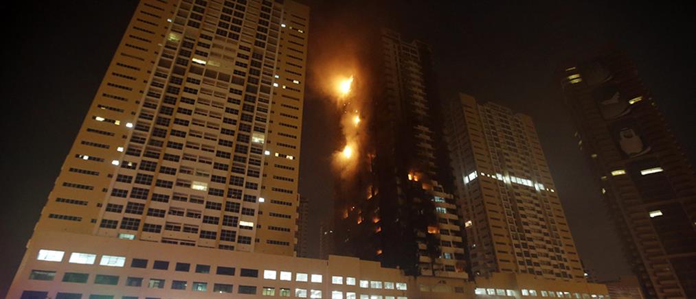 Μεγάλη πυρκαγιά σε ουρανοξύστες (βίντεο)