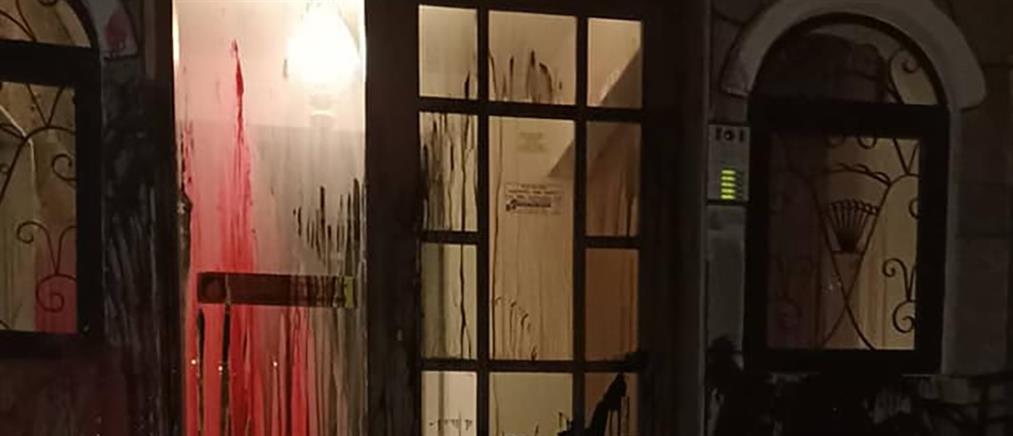 Θεσσαλονίκη: Επίθεση με μπογιές στο σπίτι βουλευτή (εικόνες)