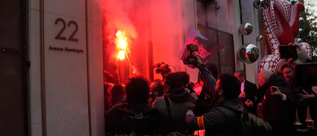 Γαλλία - συνταξιοδοτικό: Διαδηλωτές εισέβαλαν στα κεντρικά γραφεία της “Louis Vuitton” (βίντεο)