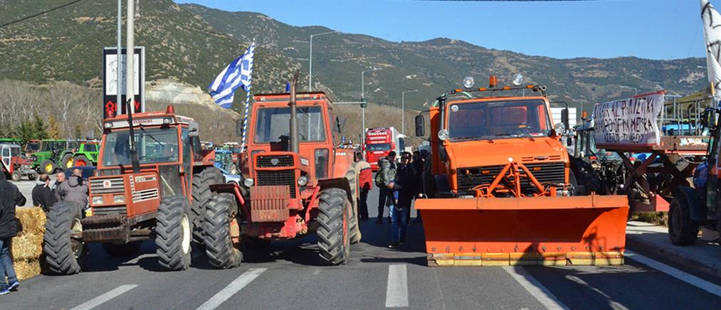 “‘Έκοψαν” την Ελλάδα στα δύο οι αγρότες