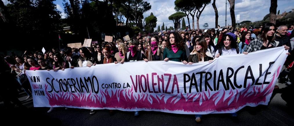 Παγκόσμια Ημέρα Γυναίκας - Ιταλία: Γενική απεργία για τα δικαιώματα των γυναικών (εικόνες)