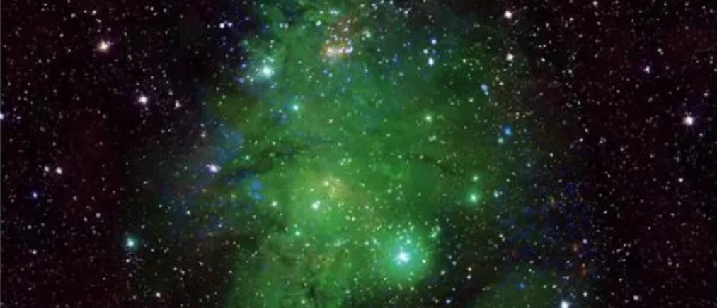 NASA: Ανακάλυψε σμήνος αστεριών όμοιο με χριστουγεννιάτικο δέντρο (εικόνες)