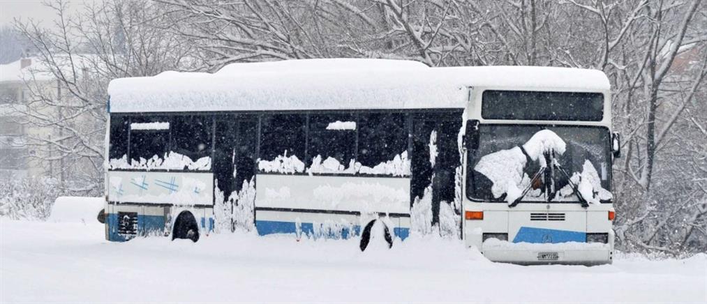 “Ελπίδα” - Γέφυρα Καλυφτάκη: “Κόλλησε” λεωφορείο στα χιόνια, επιβάτες εγκλωβίστηκαν