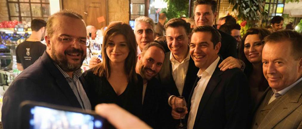 Αλέξης Τσίπρας: για ποτό στου Ψυρρή με τους βουλευτές του ΣΥΡΙΖΑ