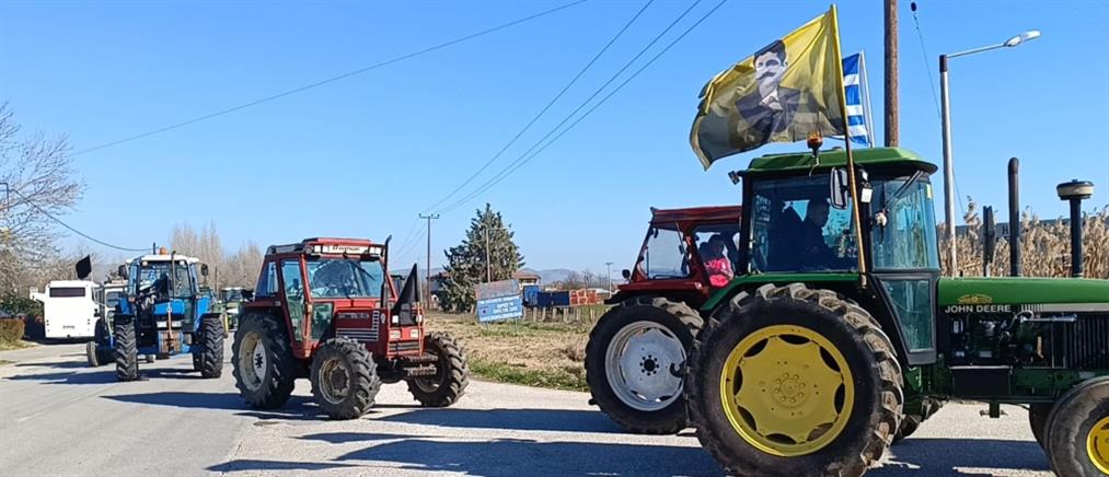 Αγρότες: Άνοιξαν και πάλι την Εθνική Οδό στη Λάρισα