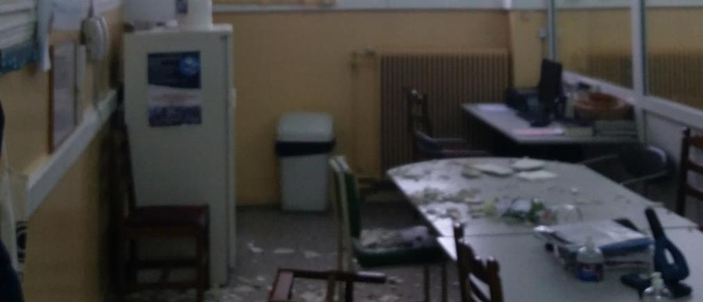 Νέα Ιωνία - Σχολείο: Έπεσαν σοβάδες μέσα σε αίθουσα (εικόνες)