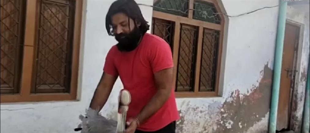 Ινδία: Αγρότης διέσωσε σπάνιο γερανό και ζητά από τις Αρχές να τον απελευθερώσουν (βίντεο)