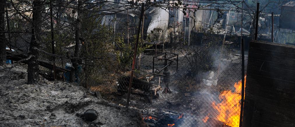 Φωτιά στον Σχίνο Λουτρακίου: ζημιές σε σπίτια και εκκένωση οικισμών (εικόνες)