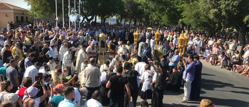Με λαμπρότητα η λιτανεία του Αγίου Σπυρίδωνος στην Κέρκυρα (εικόνες)